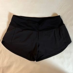 Speed up low-rise lined lululemon shorts 2.5” size 2